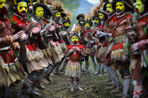 Pic: Copyright Timothy Allen. http://www.humanplanet.com - image The-Huli-people-300x200 on https://thedreamcatch.com