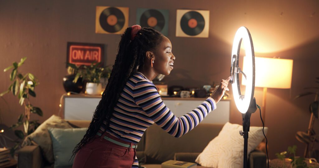 Unmasking Influencers: How to Spot Genuine Voices in the Rising Tide of Influencer Culture - image Influencer-Culture_M-1024x541 on https://thedreamcatch.com